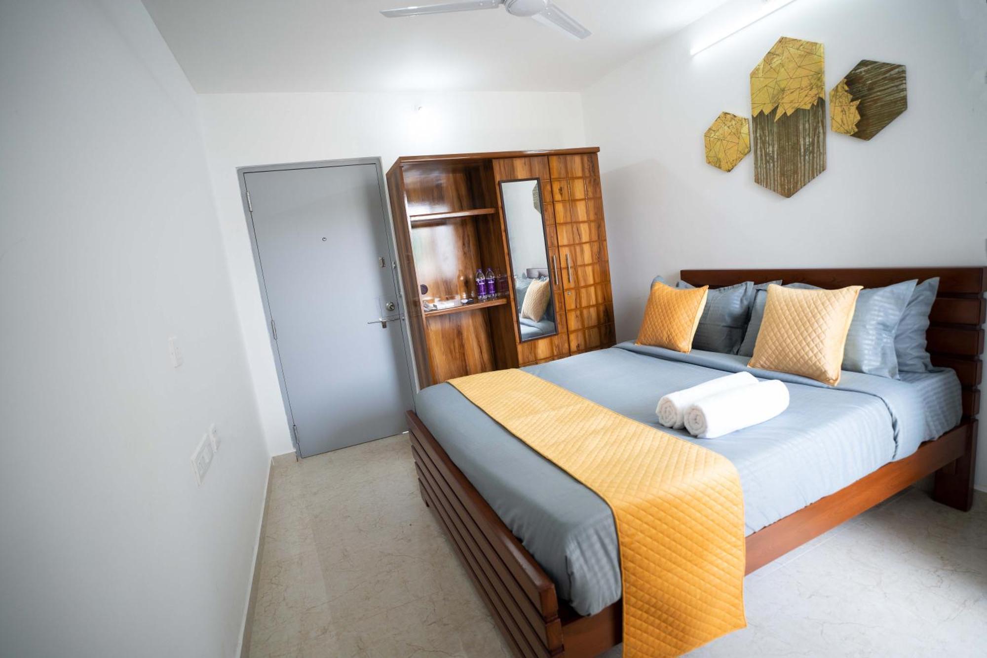 Yellow Bells Studios And Suites Gachibowli Dış mekan fotoğraf
