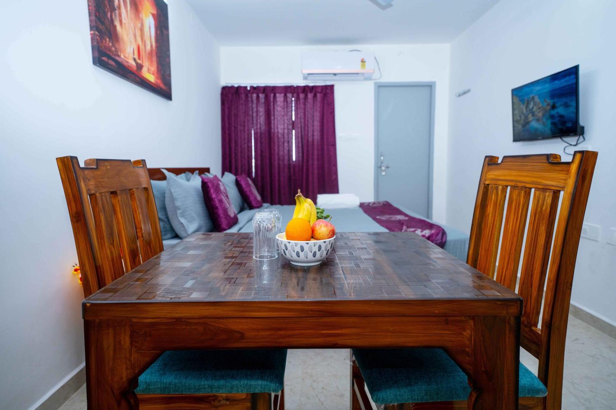 Yellow Bells Studios And Suites Gachibowli Dış mekan fotoğraf