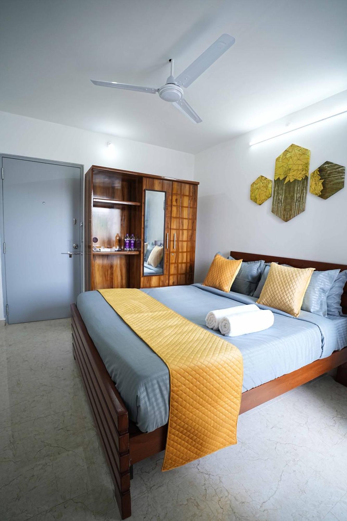 Yellow Bells Studios And Suites Gachibowli Dış mekan fotoğraf