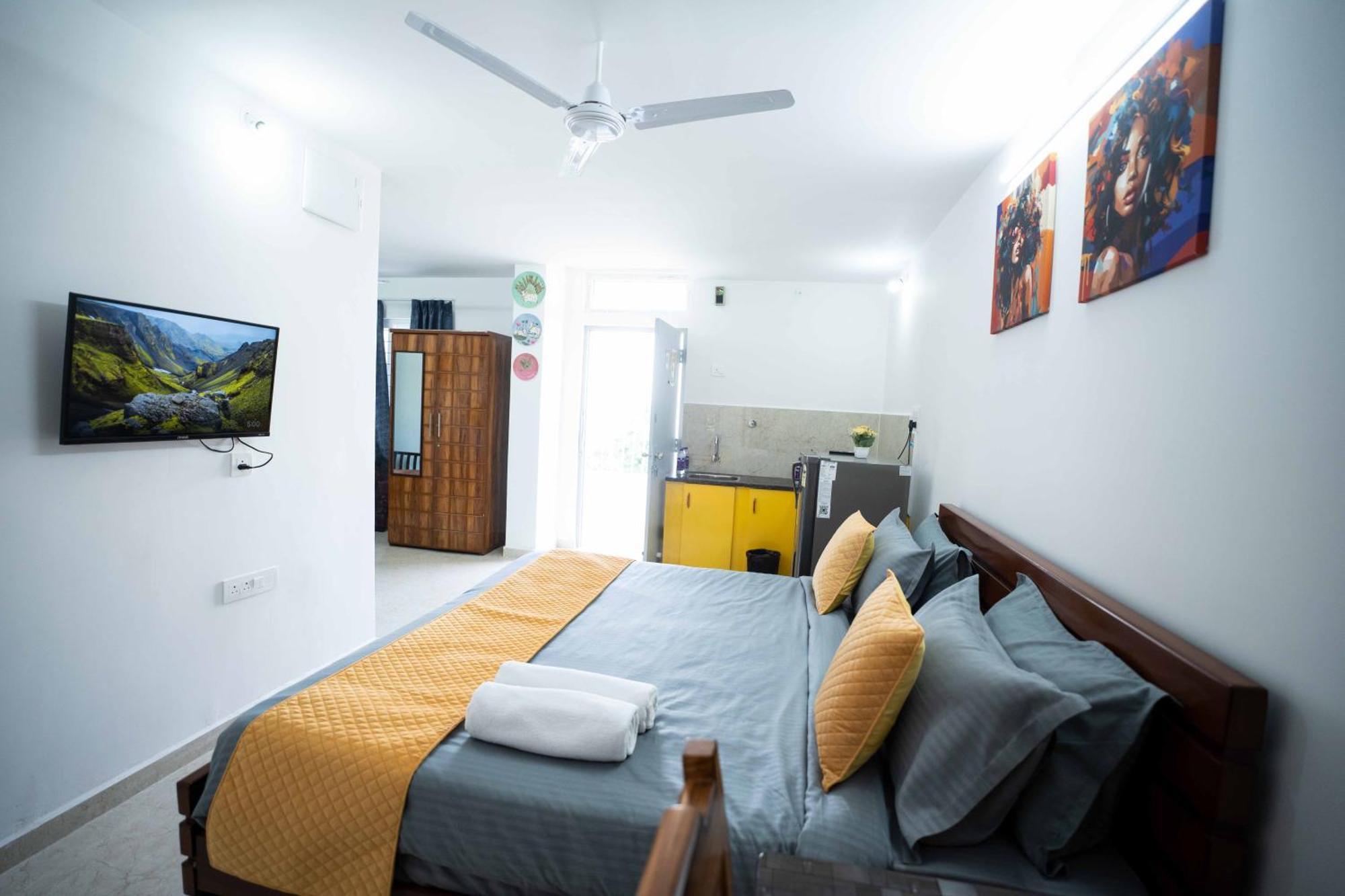 Yellow Bells Studios And Suites Gachibowli Dış mekan fotoğraf